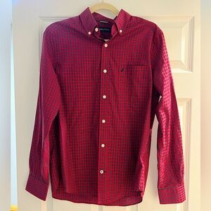 Nautica Men’s Plaid Red and Blue Long Sleeve Button-Up Size Small 100% cotton